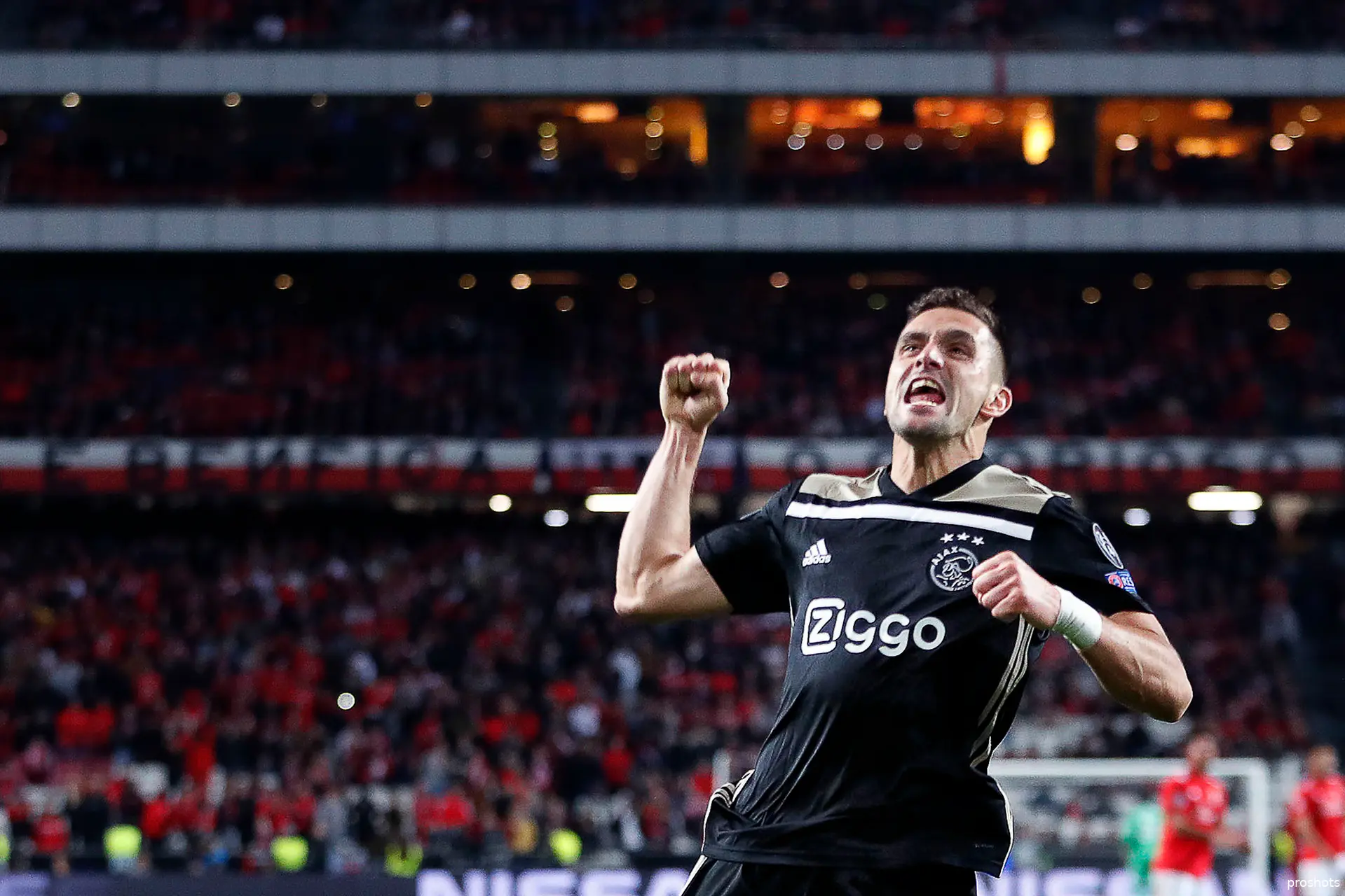 dusan tadic ajax benfica