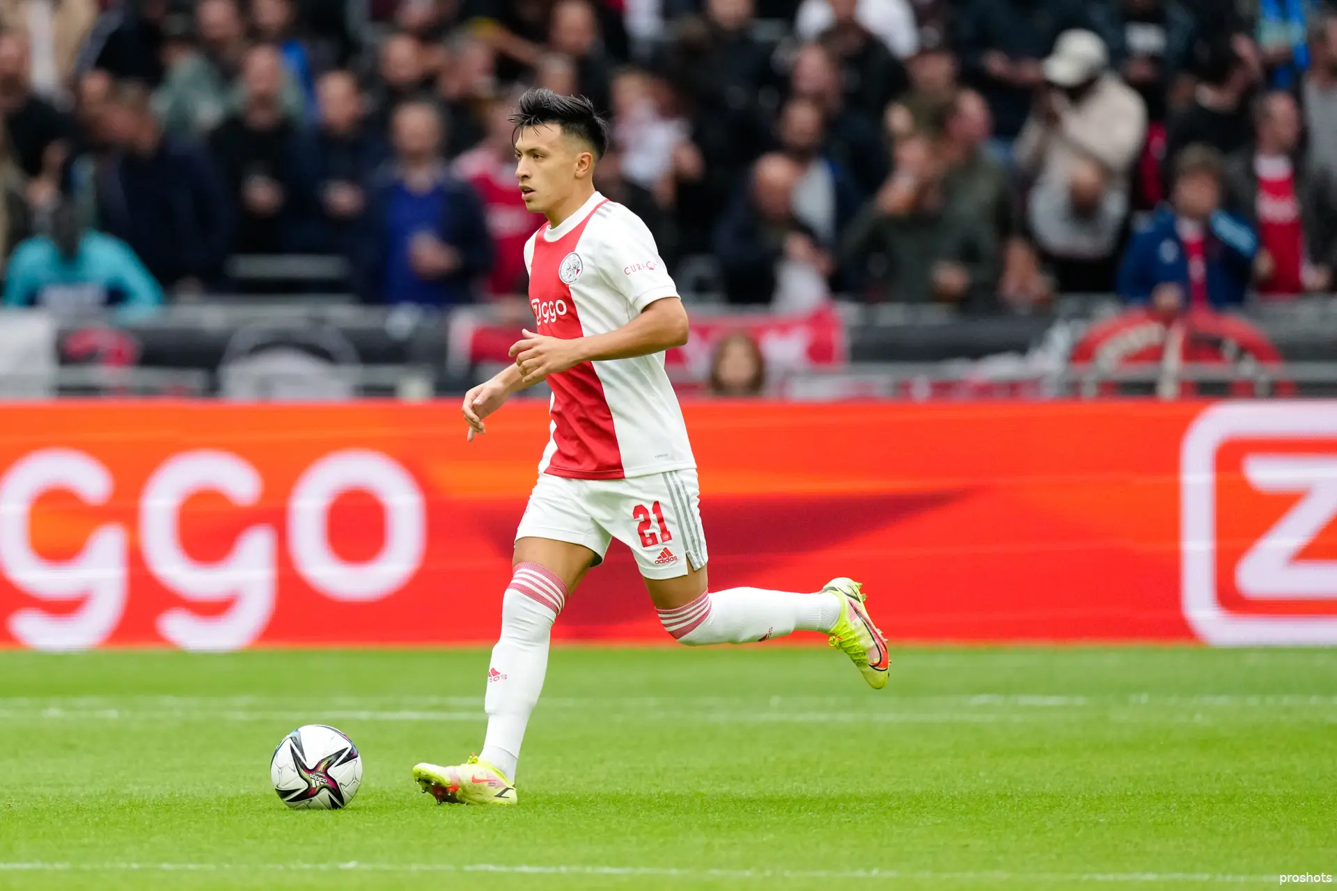 lisandro martinez ajax vitesse