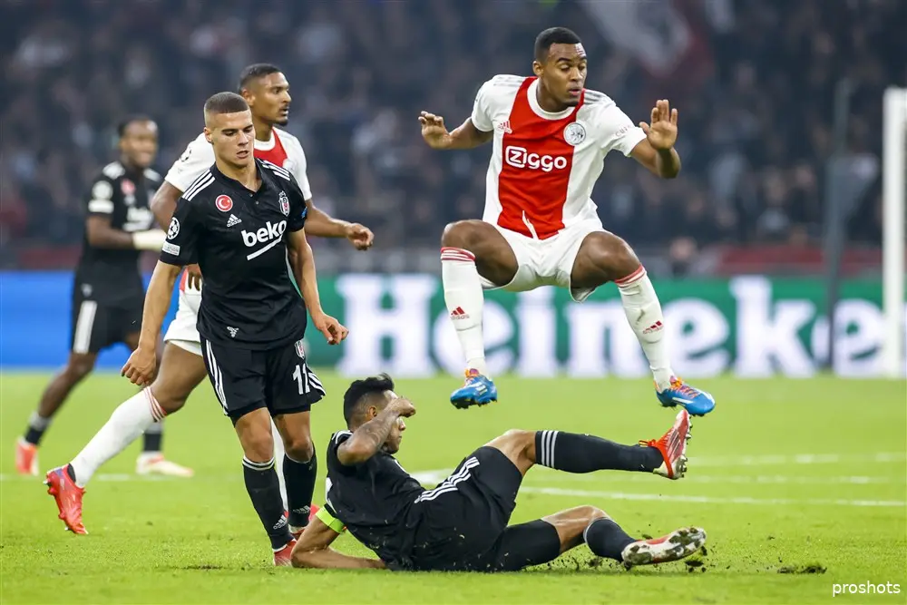 ryan gravenberch ajax besiktas