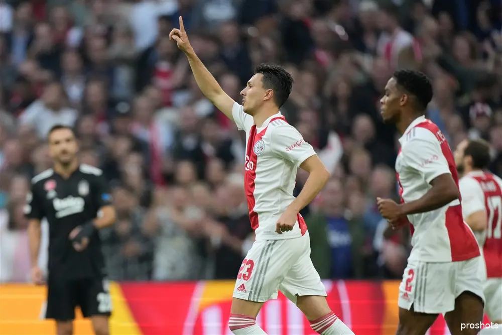 steven berghuis ajax besiktas