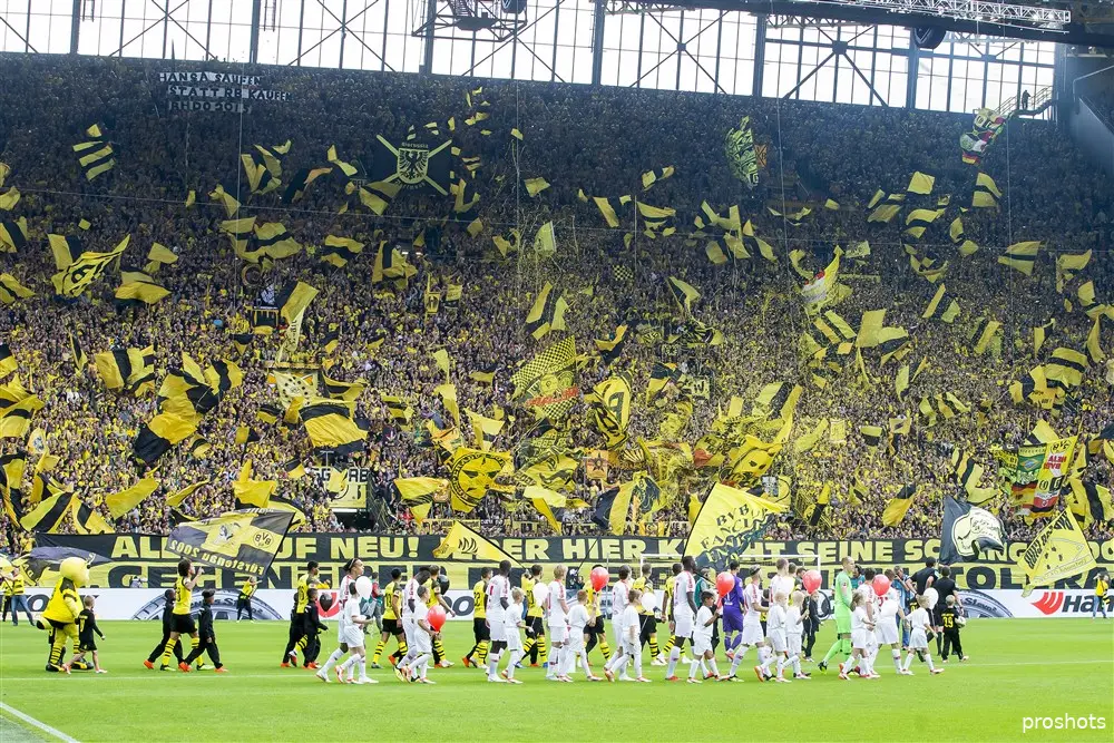 die gelbe wand borussia dortmund