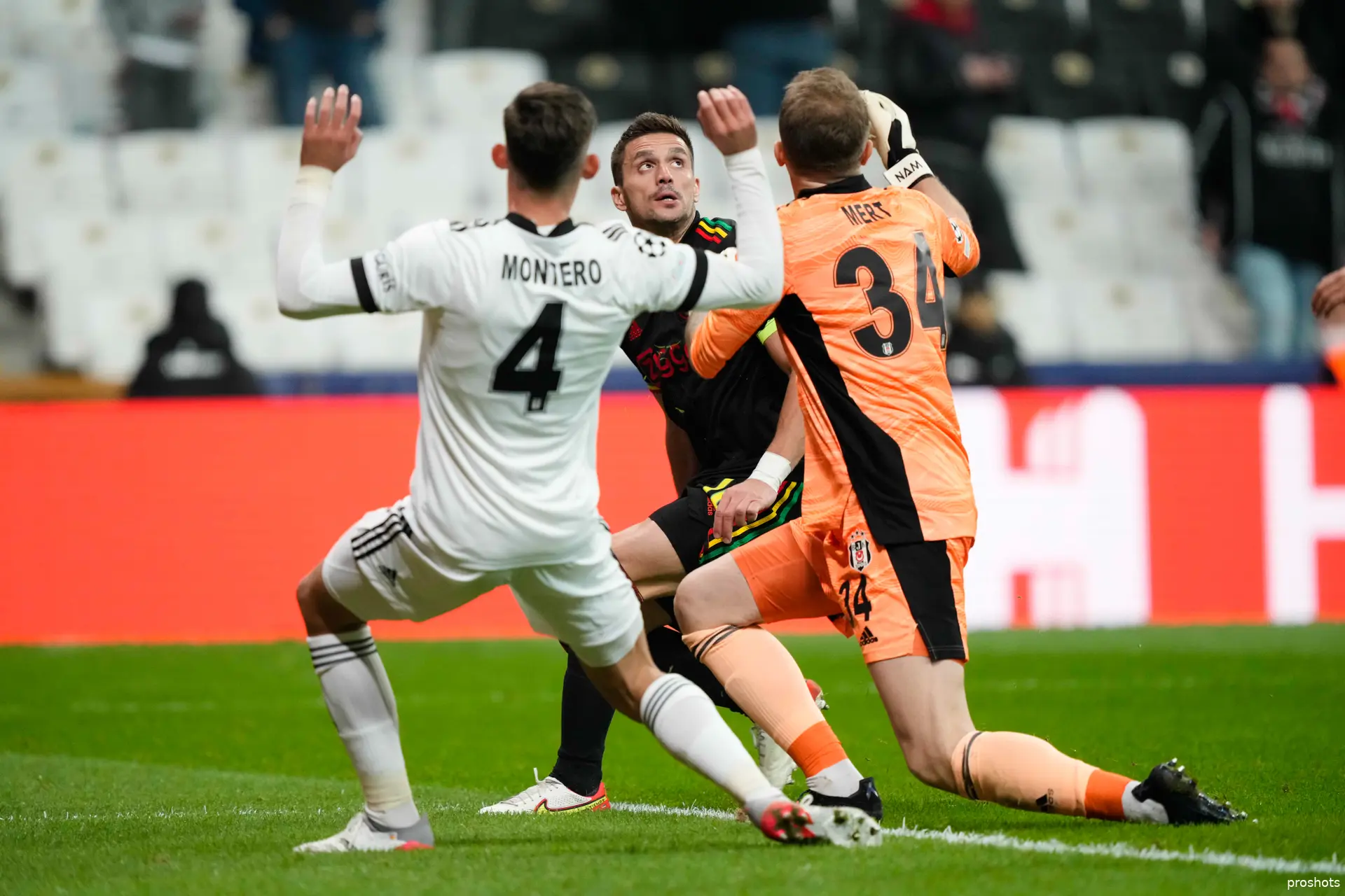 Mert Günok Besiktas Ajax