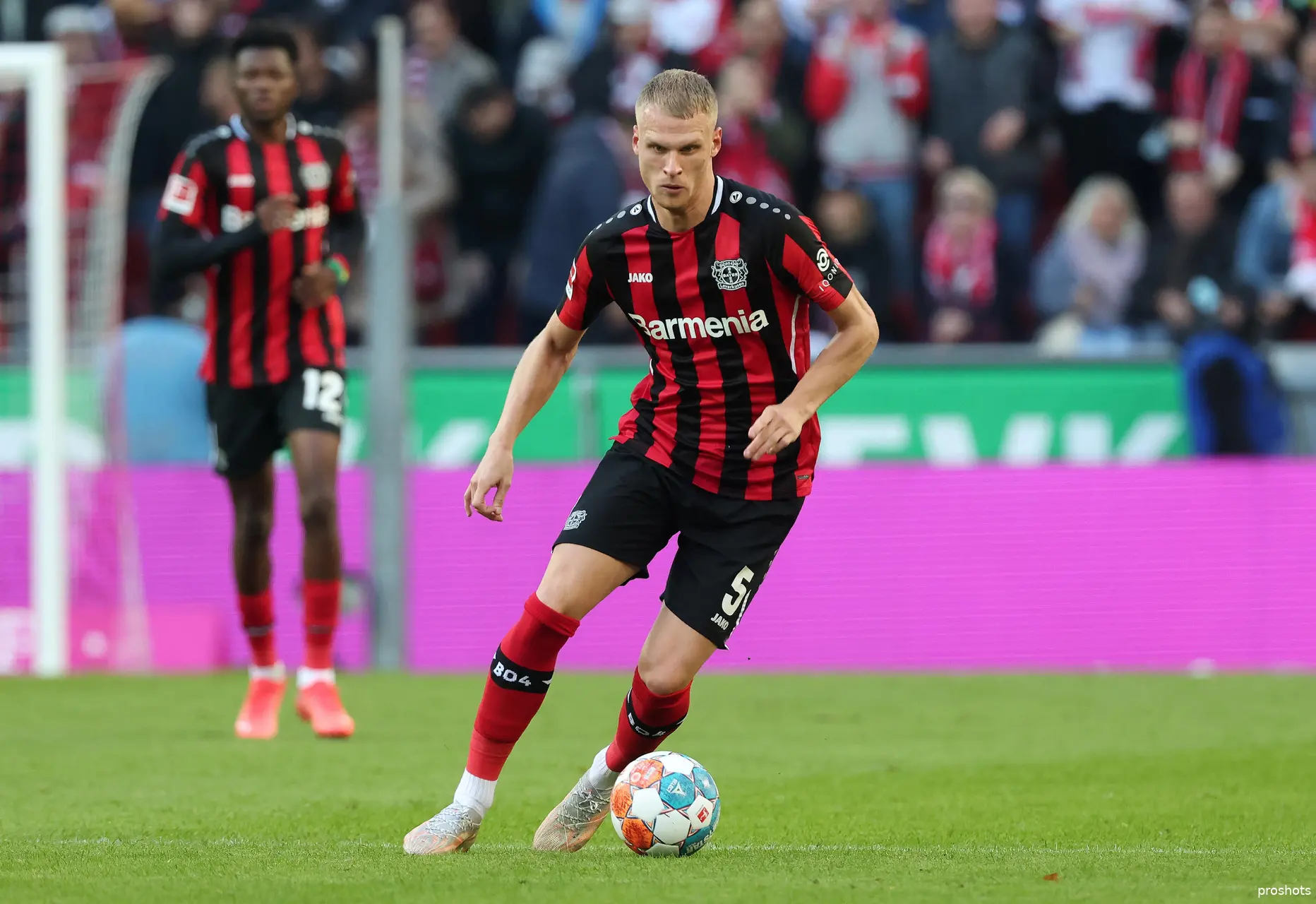 mitchel bakker bayer leverkusen 2022