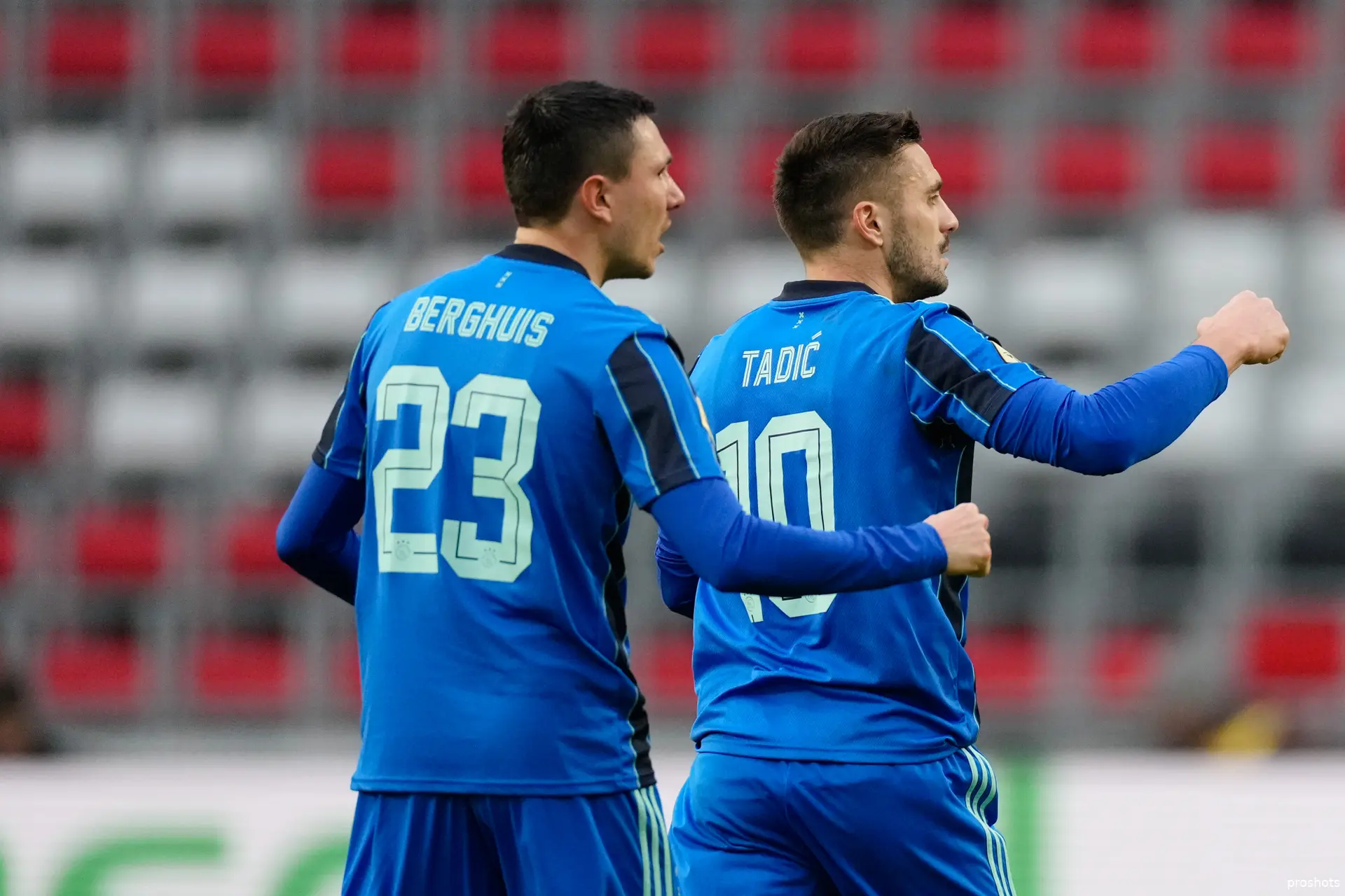 steven berghuis dusan tadic psv ajax