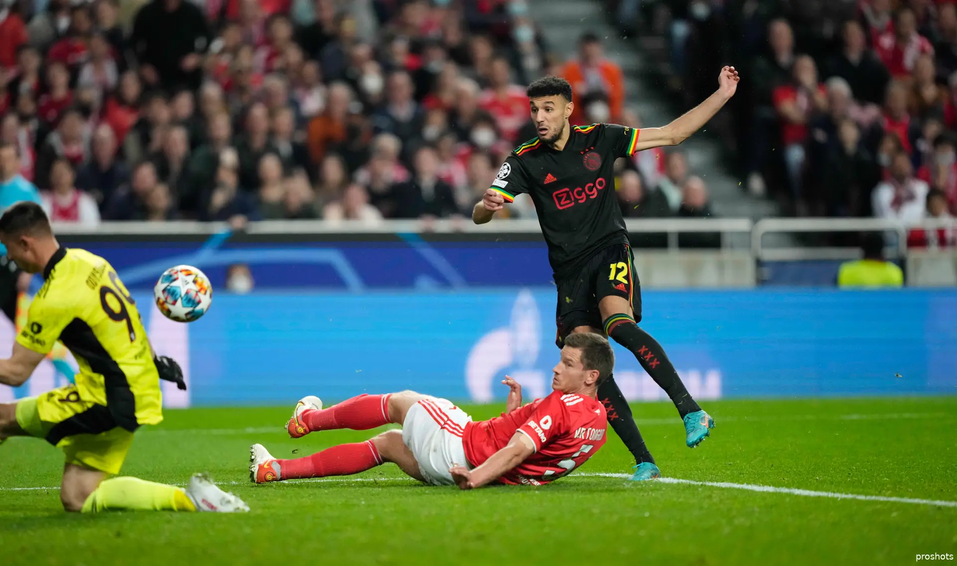 Noussair Mazraoui