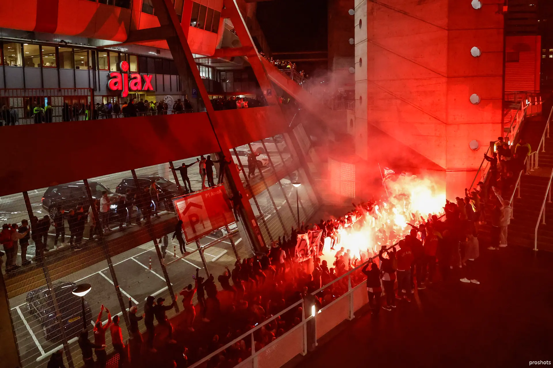 ajax fans johan cruijff arena