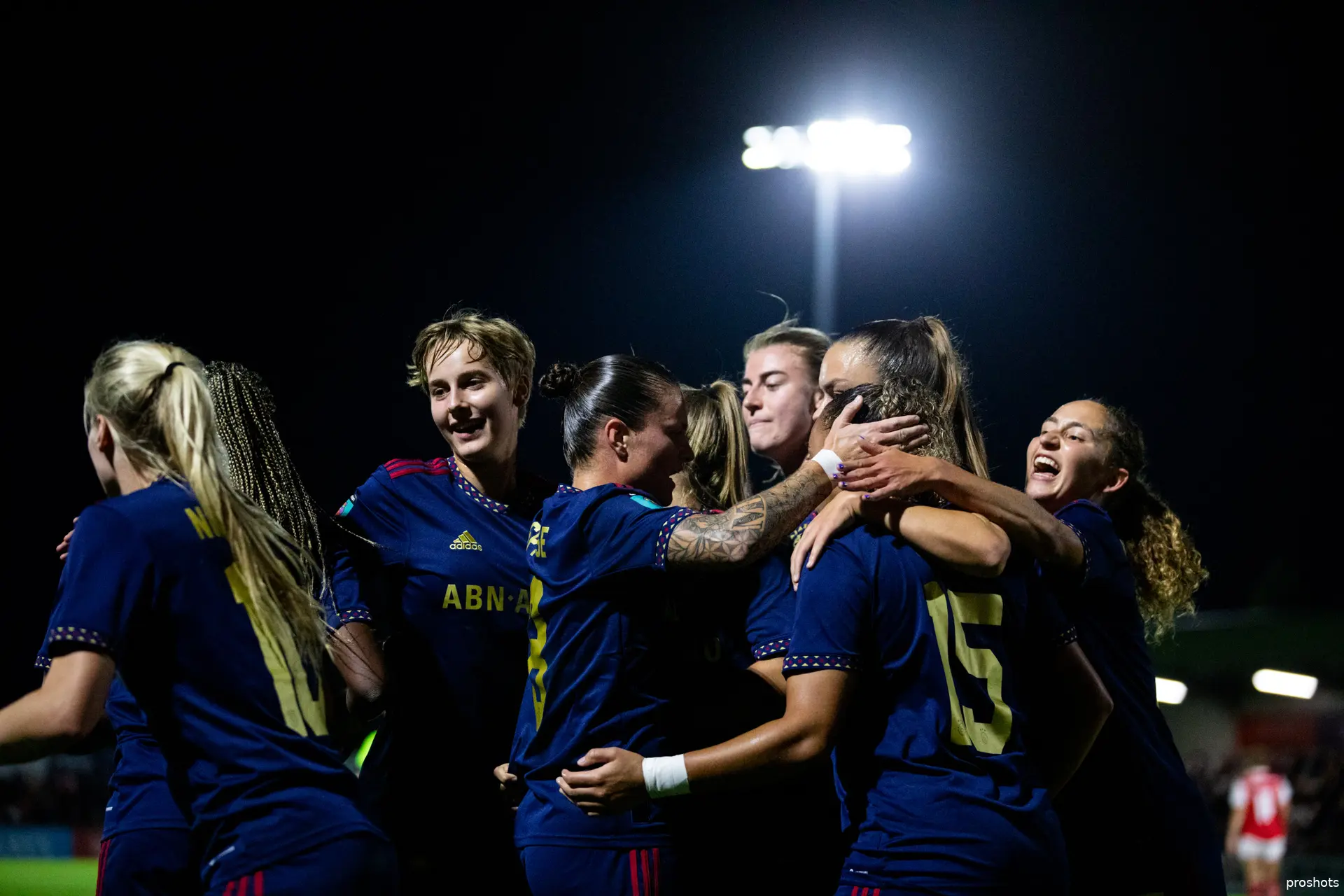 Ajax Vrouwen Arsenal Uit