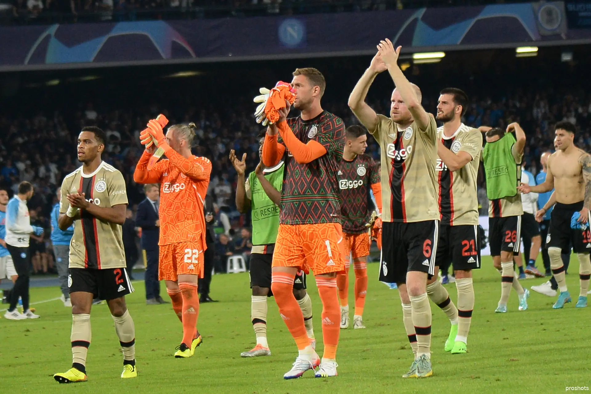 Ajax bedankt publiek Napoli uit