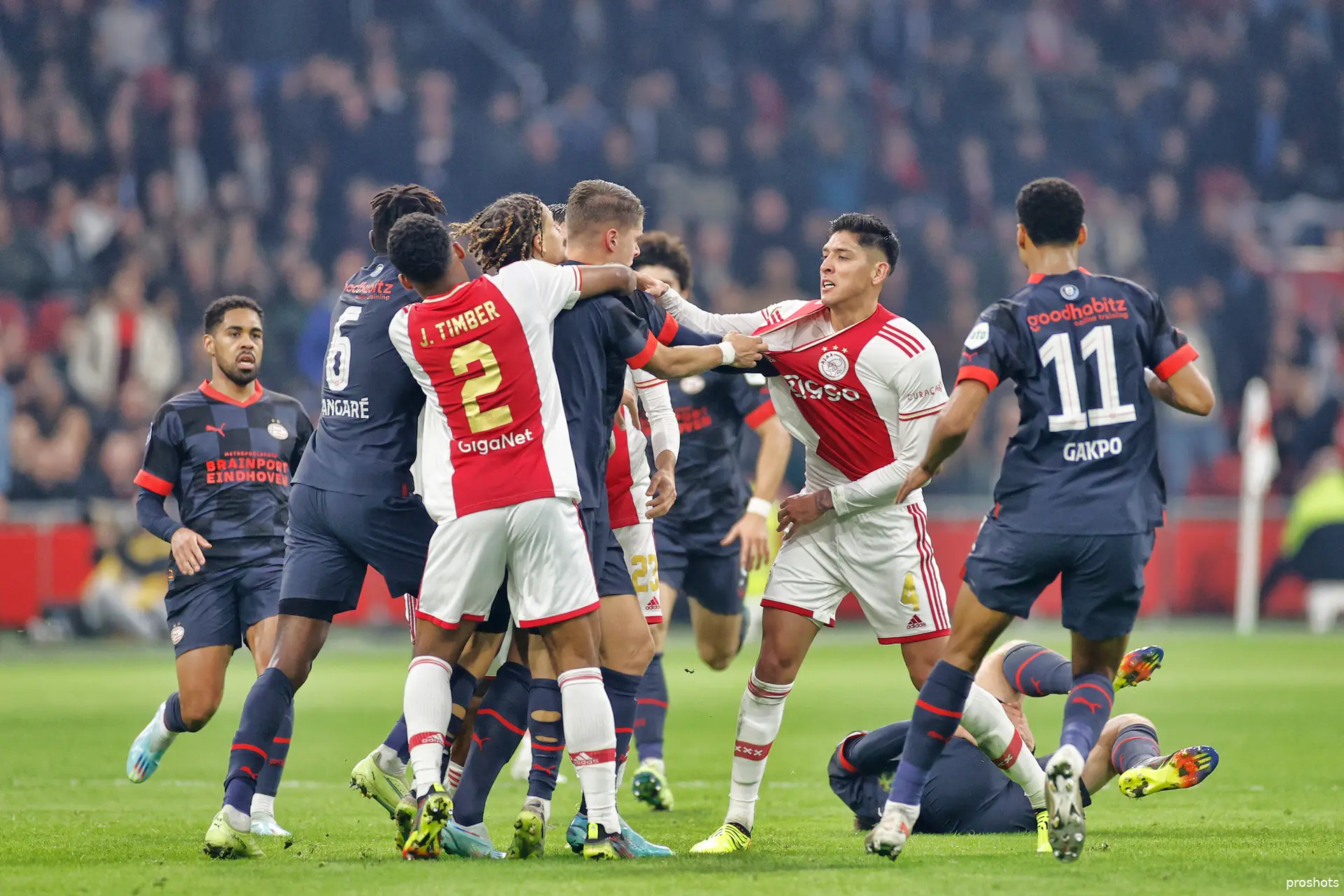 ajax psv knokken op het veld 