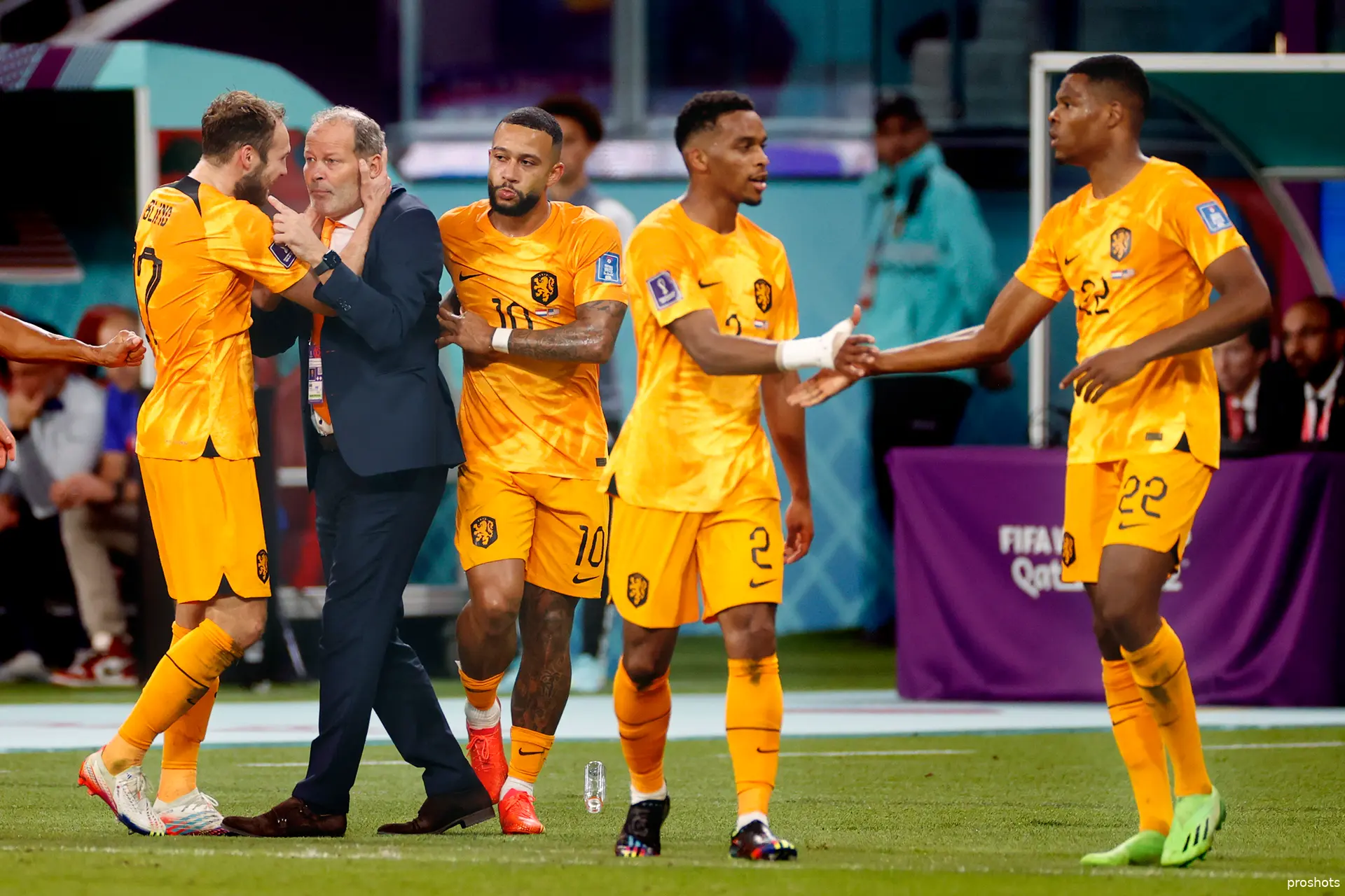 nederlands elftal blind timber dumfries depay