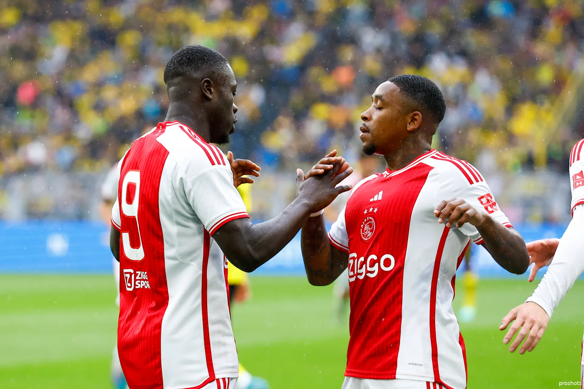 brian brobbey steven bergwijn ajax