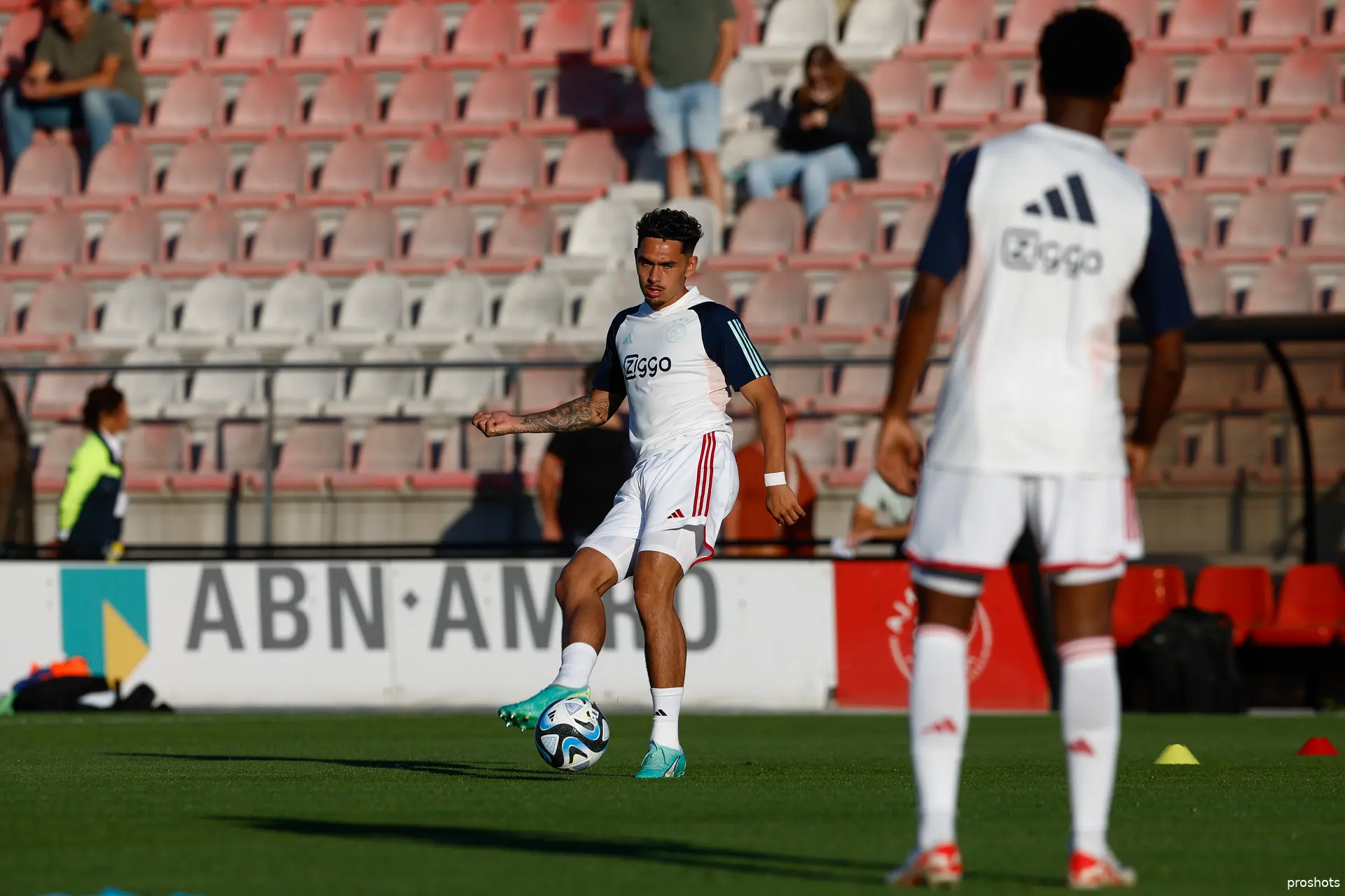 tristan gooijer warming up jong ajax