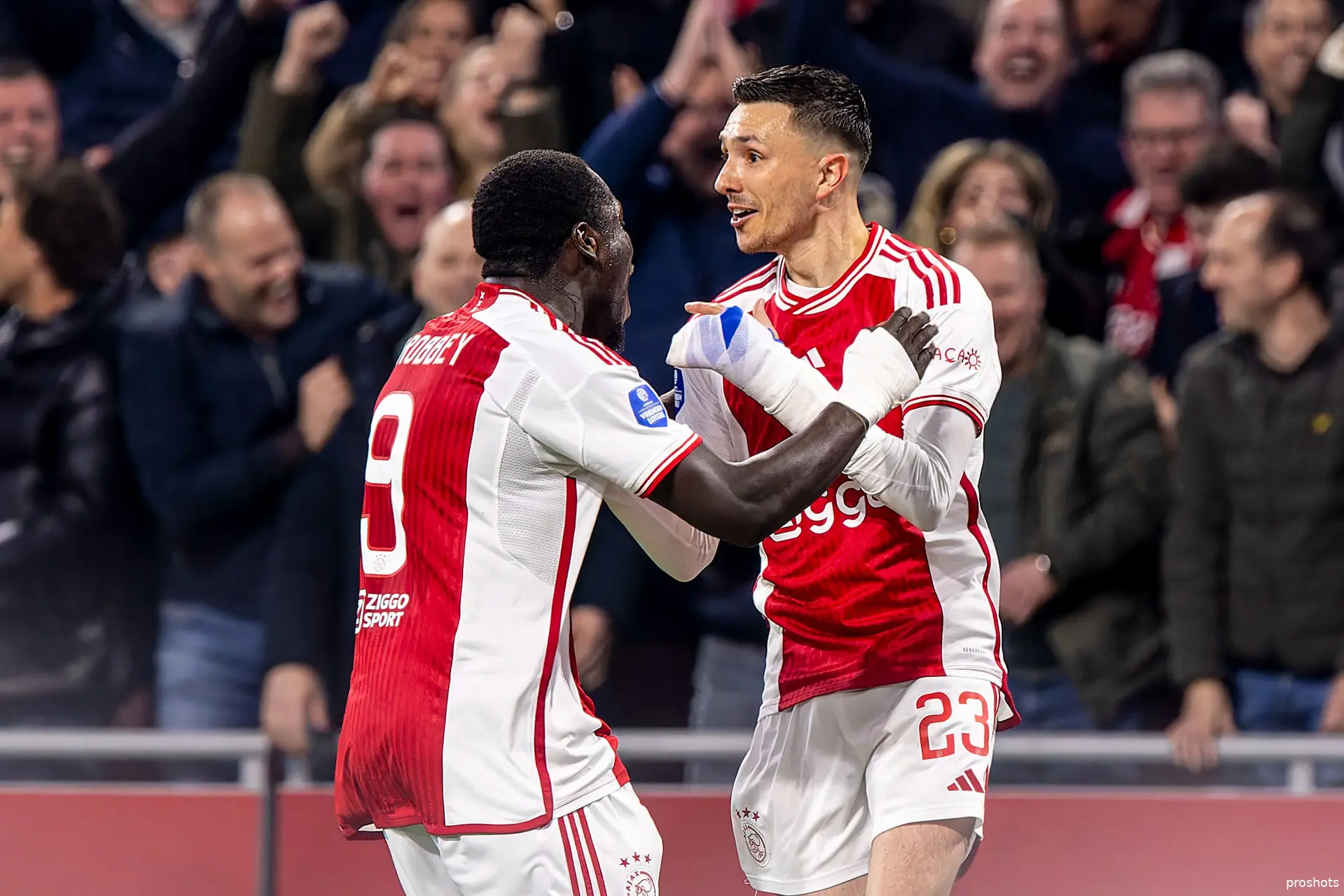 steven berghuis brian brobbey ajax