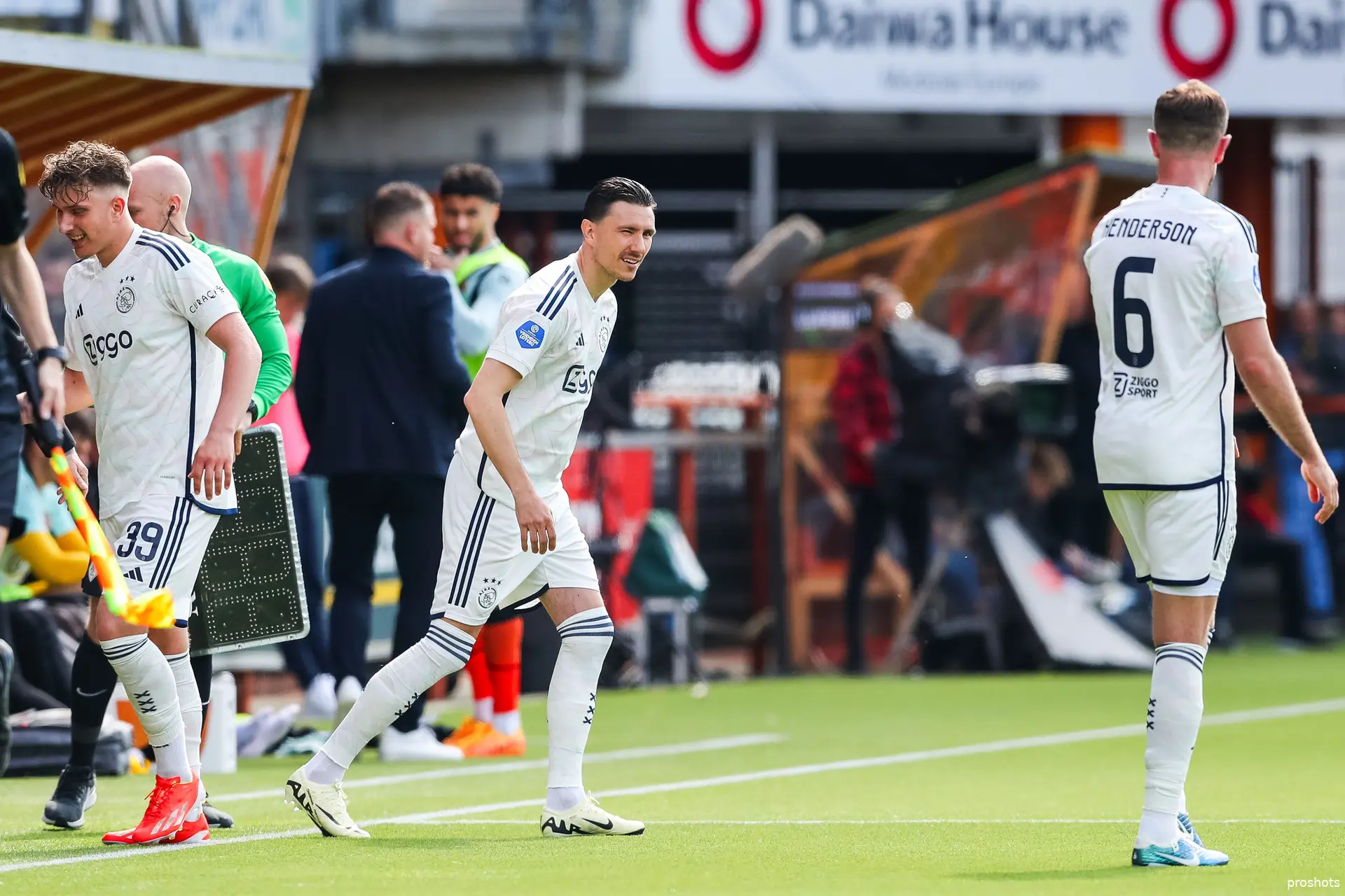 steven berghuis jordan henderson ajax volendam