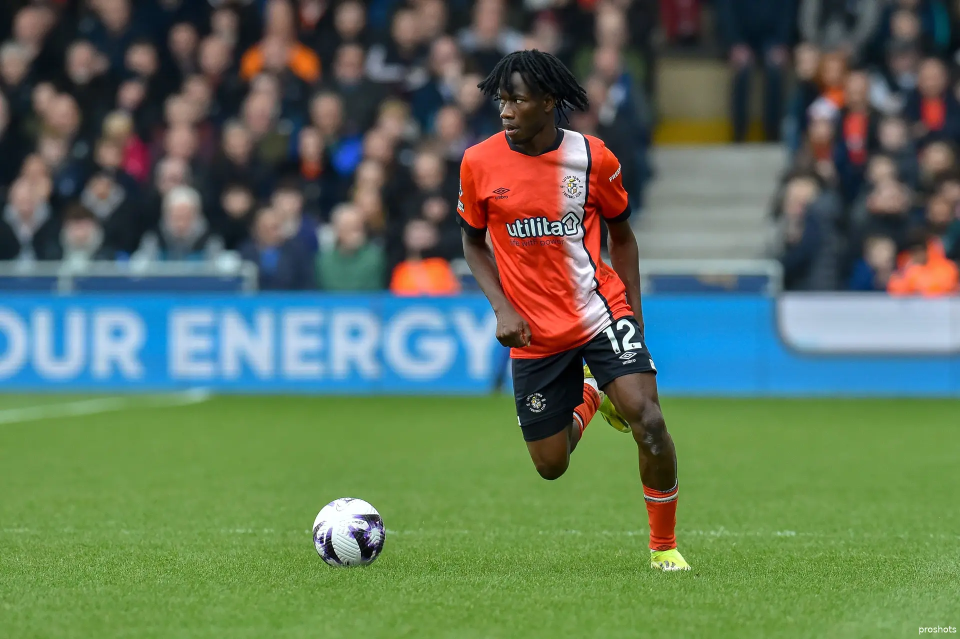 issa kabore luton town manchester city