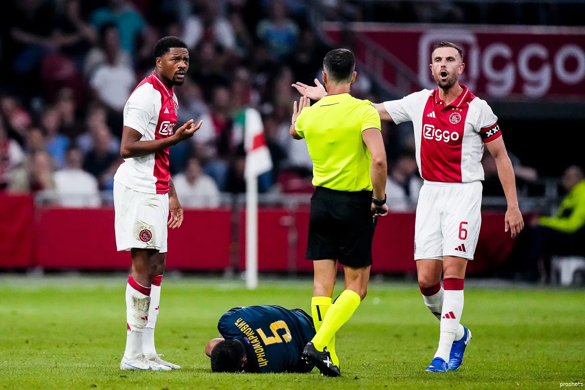 ajax jordan henderson uefa arbitrage scheidsrechter