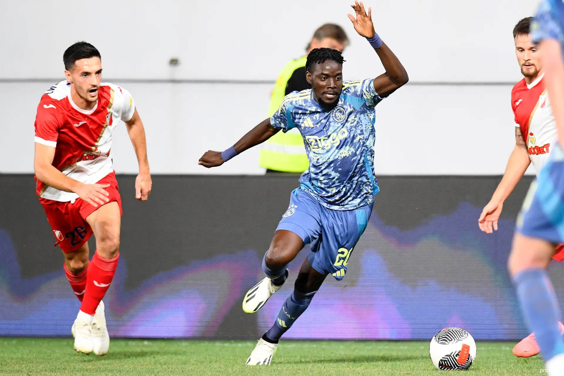 bertrand traore fk vojvodina ajax