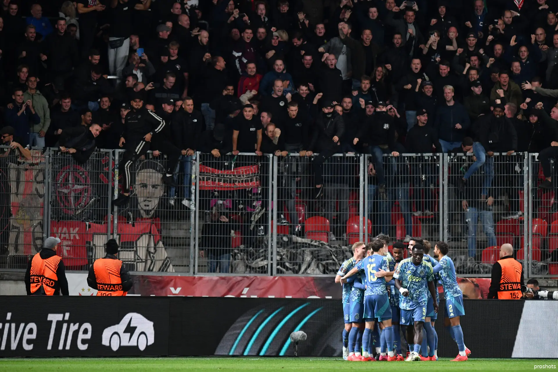 slavia praag ajax supporters fans