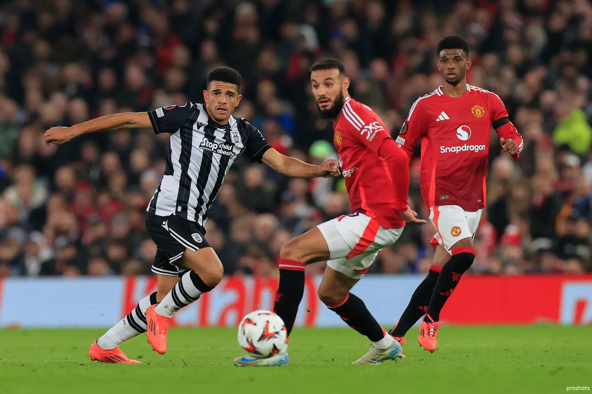 noussair mazraoui manchester united 24 25