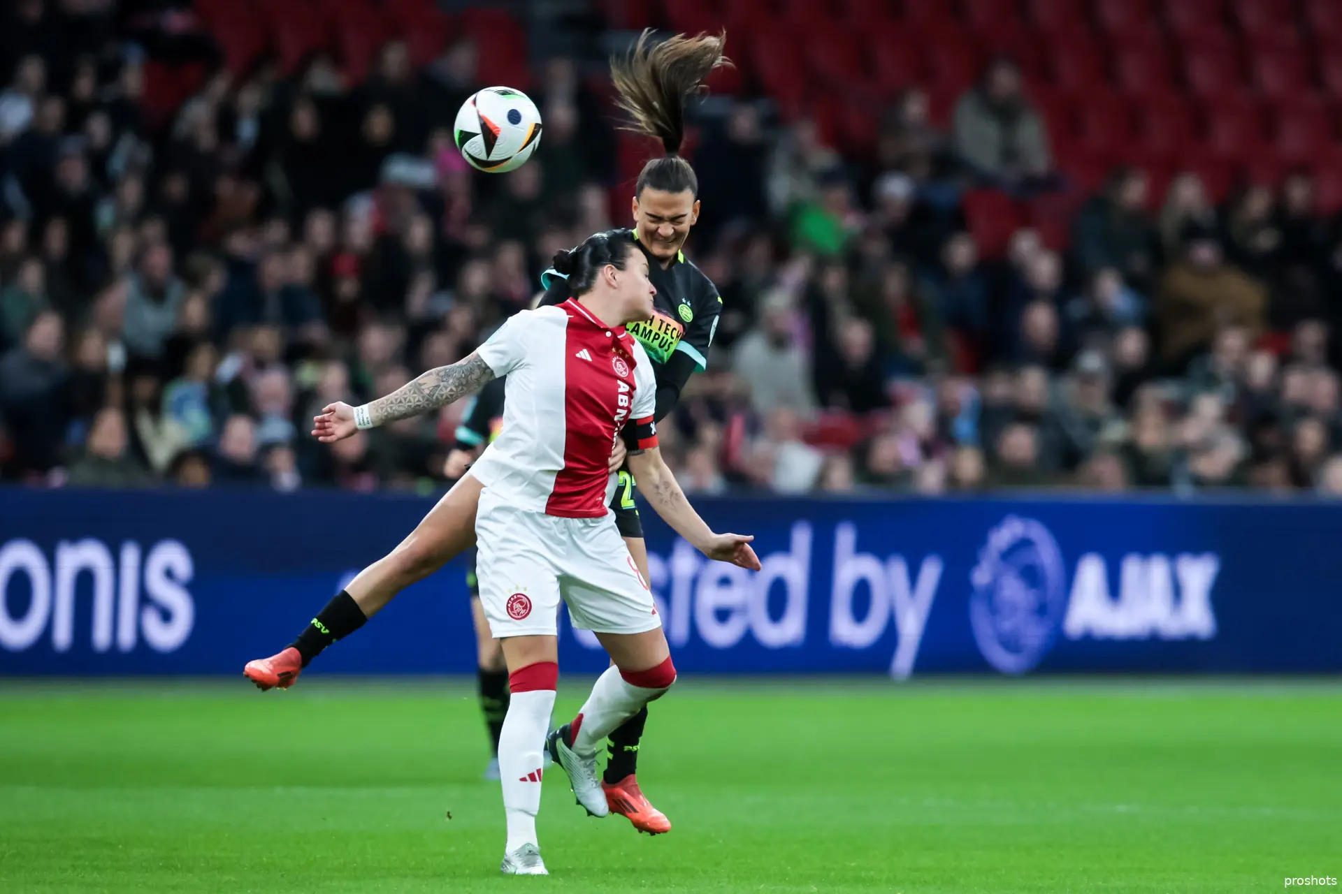spitse ajax vrouwen