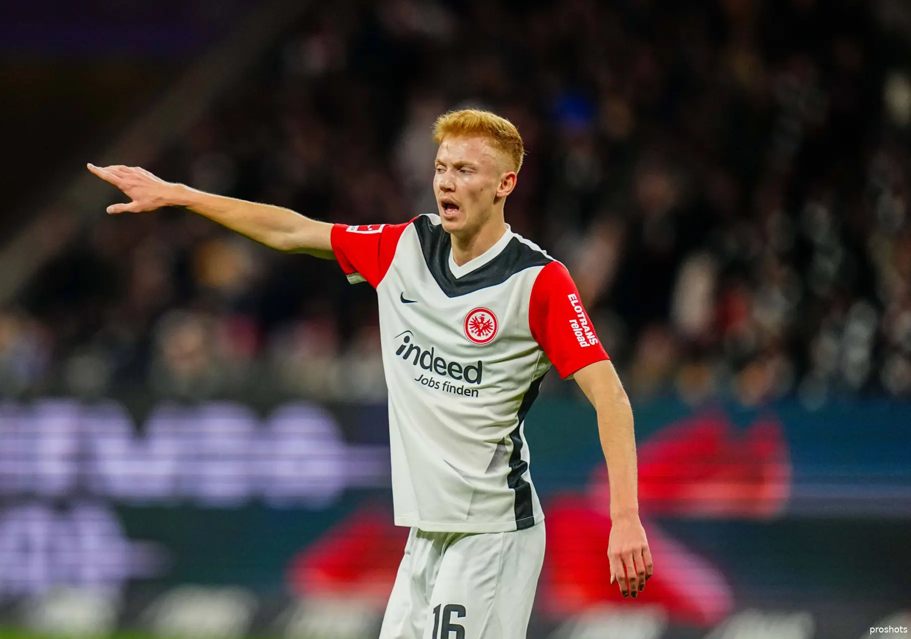 hugo larsson eintracht frankfurt