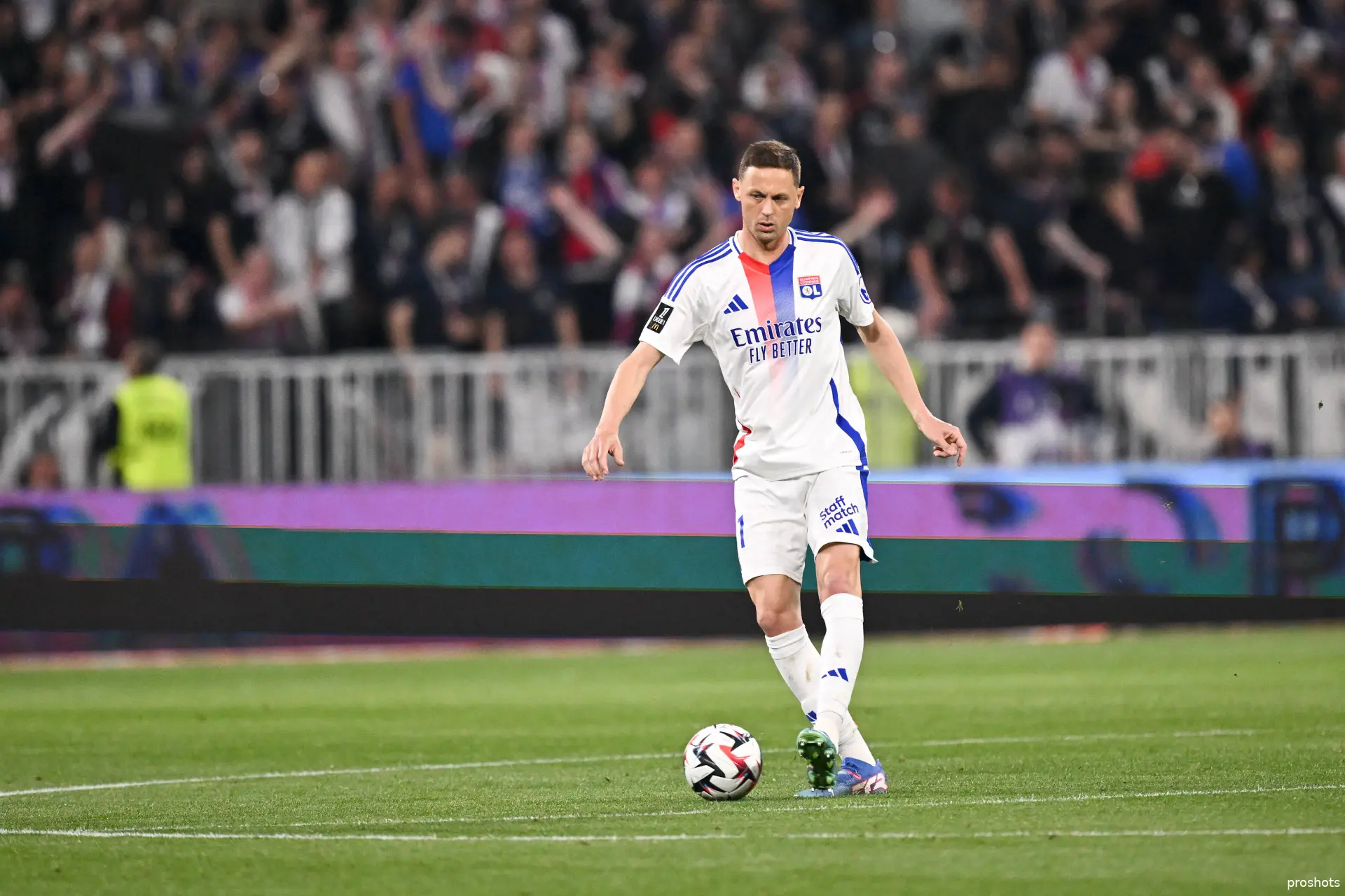 Nemanja-Matic-Olympique-Lyonnais