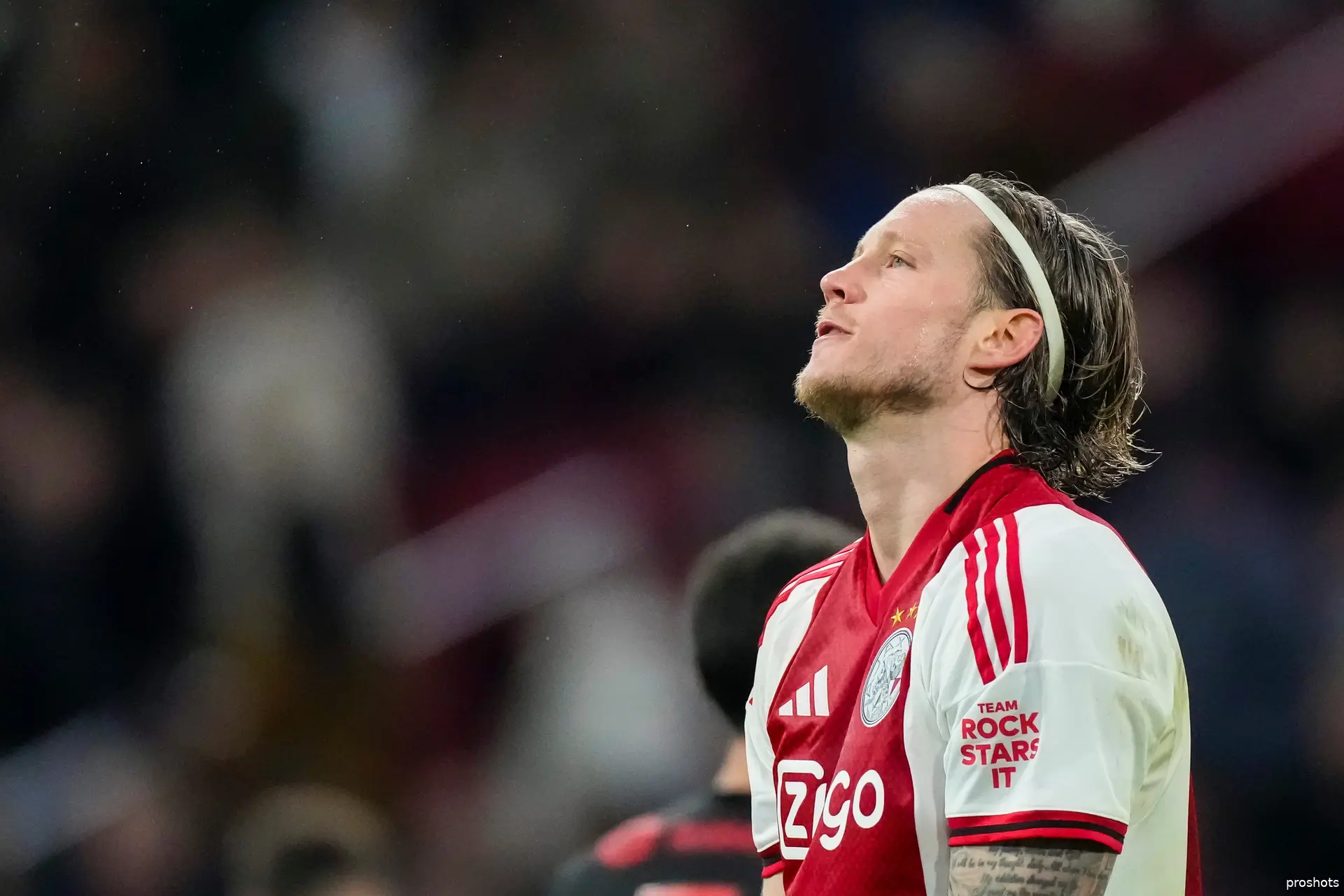 wout weghorst ajax az 25/26