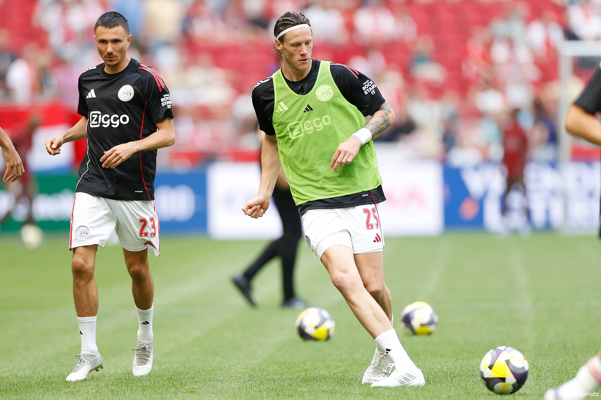 Ajax Showtime Wout Weghorst Steven Berghuis