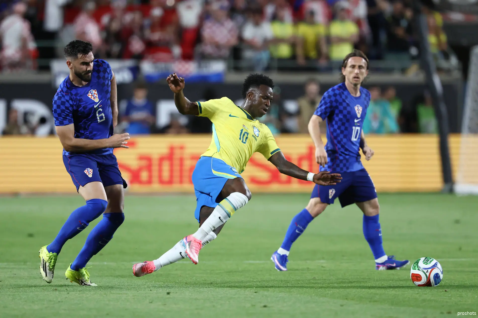 Ajax Showtime Josip Sutalo Vinicius Junior Kroatie Brazilie