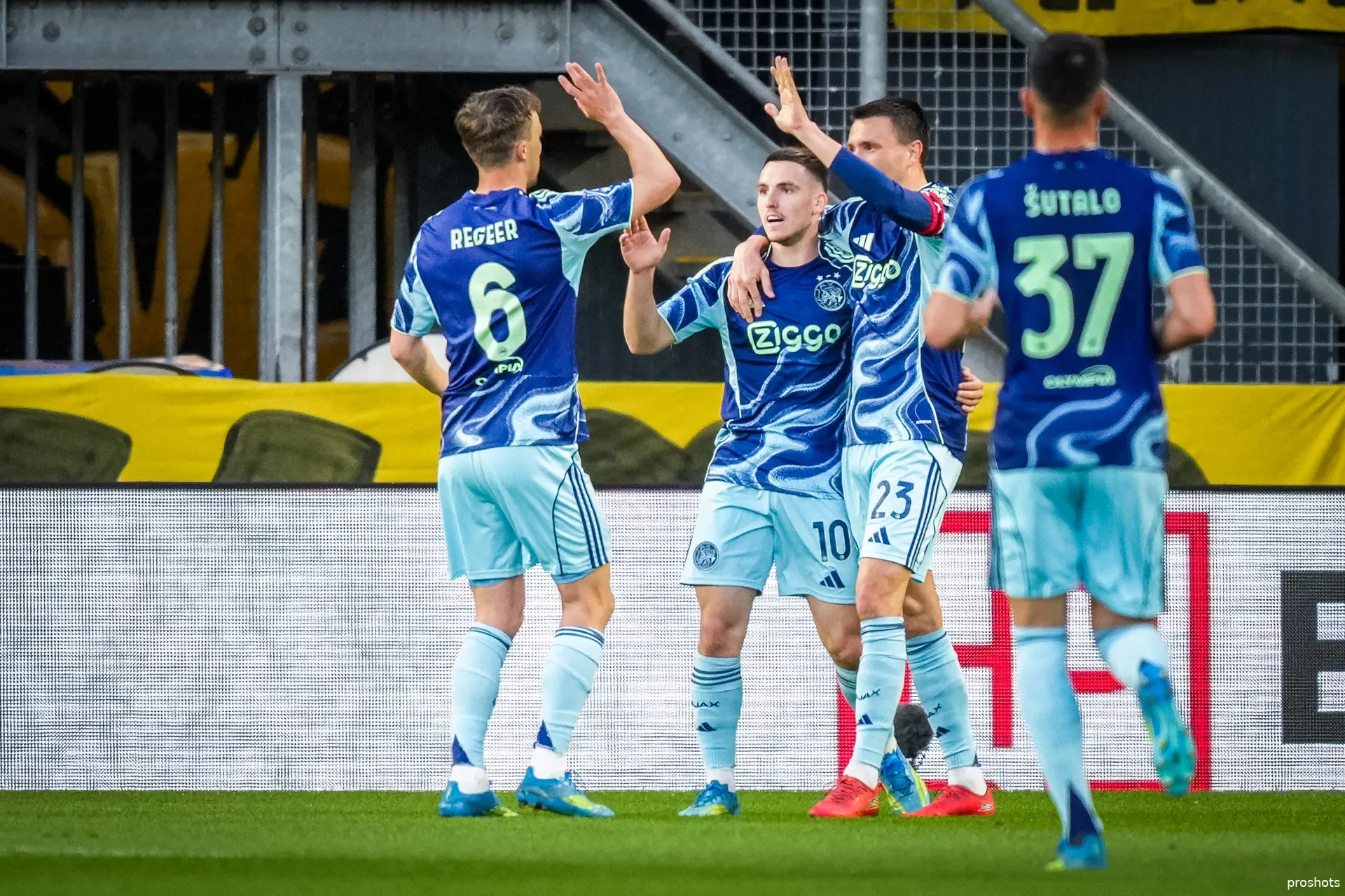 ajax showtime oscar gloukh steven berghuis nac Breda Ajax 25/26
