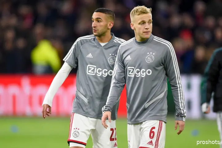 Hakim Ziyech Donnt van de Beek warming up Ajax Valencia