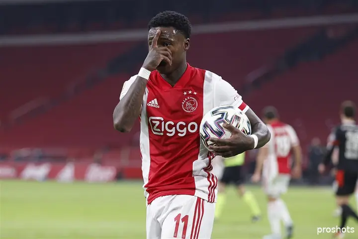 Promes speelde enkele jaren geleden voor Ajax en draagt de club nog altijd een warm hart toe.