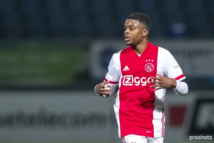Sontje Hansen speelde eind 2019 twee duels in Ajax 1.
