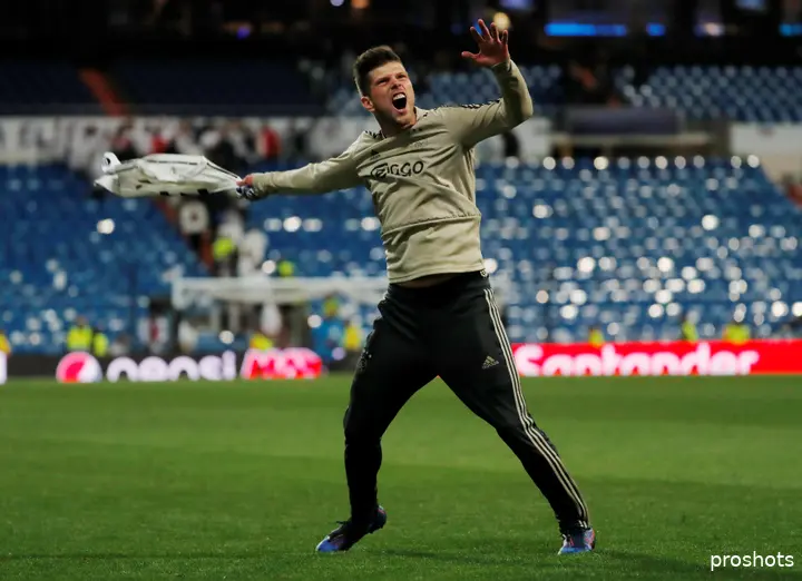 Als echte Ajacied heeft Klaas-Jan Huntelaar in verschillende rollen veel voor Ajax betekend.
