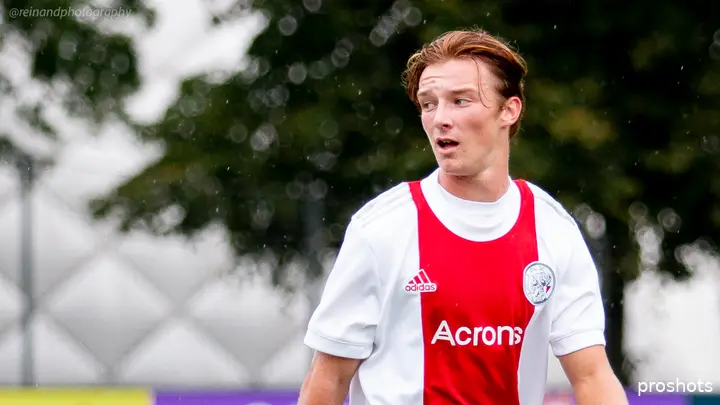 Julian Brandes is één van de talenten die bij Ajax in hetzelfde schuitje zit als Prince Aning.