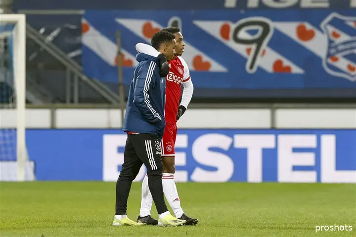 Jurriën en Quinten Timber lopen gebroederlijk van het veld na de 0-3 bekerzege op sc Heerenveen in het vorige seizoen.