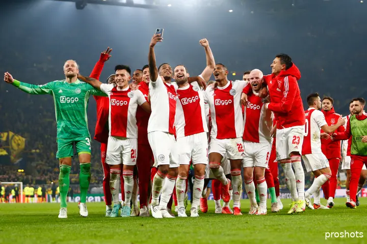 <i><b>Deelname aan de Champions League is voor Ajax heel belangrijk, al zou een jaar zonder niet meteen rampzalige gevolgen hebben.</b></i>