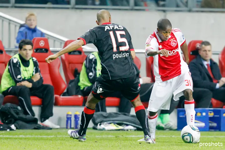 Ligeon in actie tijdens zijn debuutwedstrijd tegen AZ (2-2). De rechtsachter viel in de rust in voor André Ooijer.&nbsp;