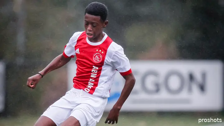 Prince Aning in actie als speler van Ajax O14.