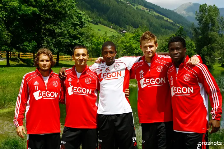Mitchell Donald tijdens een trainingskamp met Ajax in de zomer van 2010. Van links naar rechts: Daley Blind, Darko Bodul, Mitchell Donald, Jan-Arie van der Heijden en Jeffrey Sarpong.&nbsp;