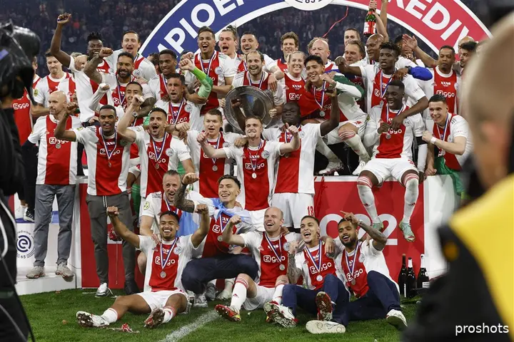 Zien we Remko Pasveer en Ajax snel met de schaal in handen?&nbsp;