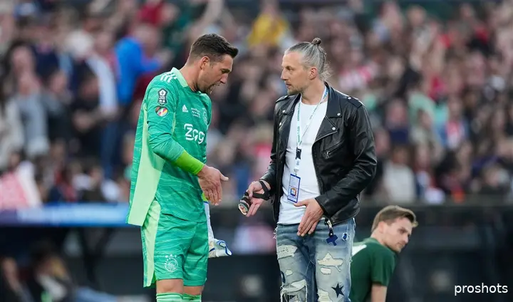 <i>Remko Pasveer geldt als de absolute teamspeler: 'Dat heeft hij vanuit huis meegekregen.'</i>
