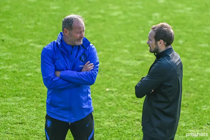 <b><i>Boot vindt dat Danny Blind nooit de status heeft gekregen die hij verdient binnen Ajax. Hij waarschuwt zijn zoon Daley: 'Je moet iemand als Danny Blind koesteren, net als Daley. Het is toch geweldig dat hij in de piek van zijn carrière terugkeert en de kar trekt?’</i></b>