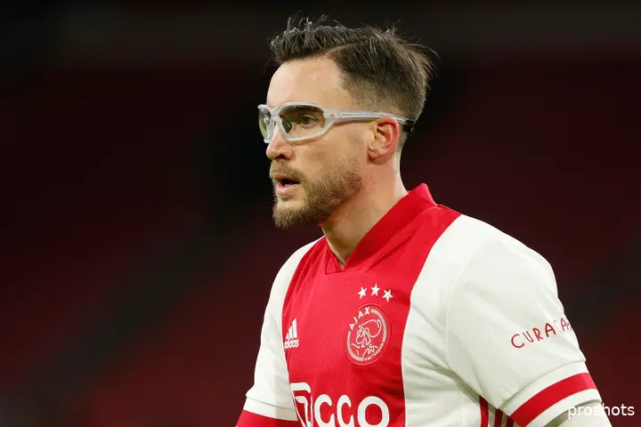 10 februari 2021: het onuitputtelijke karakter van Tagliafico benadrukt in één foto. In een wedstrijd tegen Willem II loopt de Argentijn een pijnlijke oogblessure op. Hij wil echter van geen wijken weten en besluit dan maar om in het vervolg zijn wedstrijden te spelen met een beschermende bril. Na de blessure had hij die uiteraard niet meer nodig, maar het tekent het doorzettingsvermogen van Tagliafico wel.