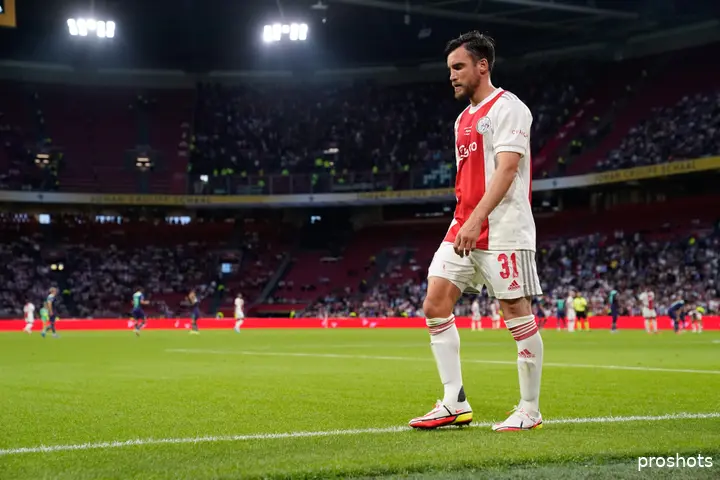 7 augustus 2021: helaas liep niet alles op rolletjes in Amsterdam. Tijdens het Johan Cruijff Schaal-duel met PSV maakt Tagliafico een agressieve sliding op André Ramalho, wat hem een directe rode kaart oplevert. Hier druipt de Argentijn van het veld af. Het bleek een voorbode voor een lastig seizoen, want na deze rode kaart was het gedaan met de vaste basisplaats voor de publiekslieveling. Tot teleurstelling van vele fans.