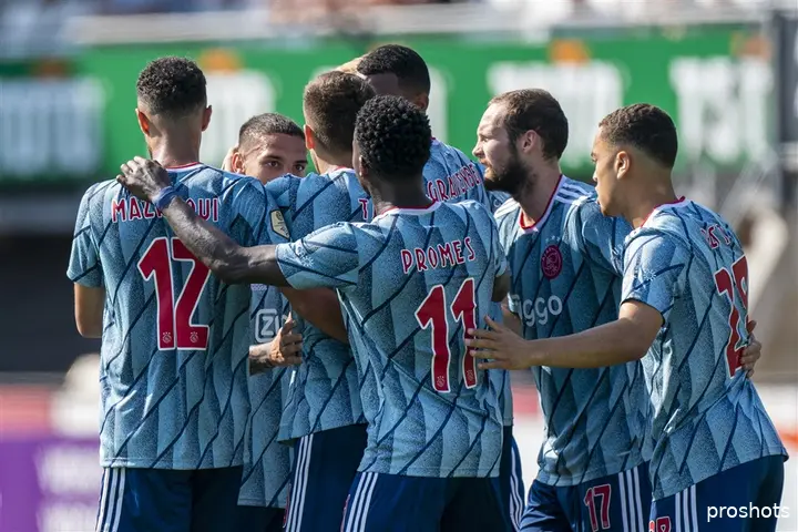 <b><i>Antony wordt bejubeld na zijn doelpunt tegen Sparta Rotterdam in het seizoen 2020/21.</i></b>
