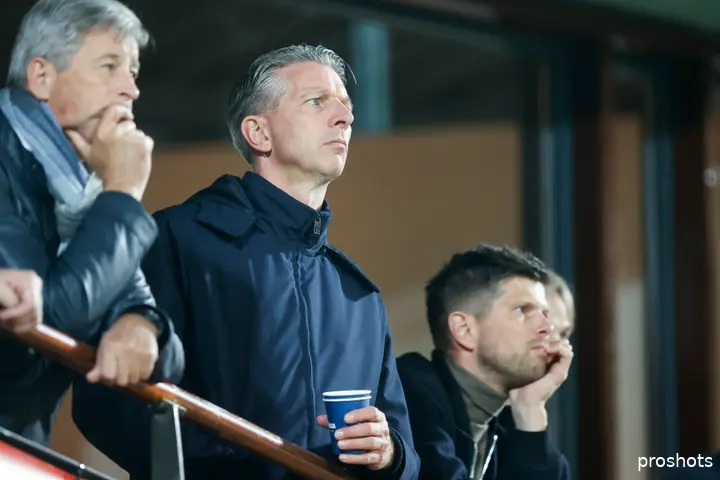 <i><b>Schöne steunt Huntelaar en Hamstra, al weet hij ook dat er altijd kritiek is tijdens mindere tijden: 'Gerry en Klaas-Jan hebben veel goede dingen gedaan, maar in een roerige periode als nu bij Ajax wordt er ook naar “boven” gekeken. </b></i>