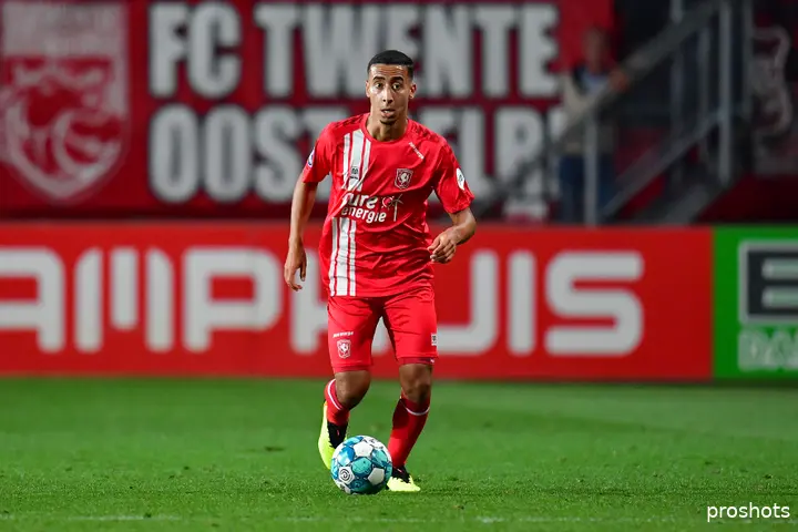 Bij FC Twente speelde Anass Salah-Eddine voornamelijk als middenvelder en leerde hij hoe hij volwassener moet spelen. Tegen FC Den Bosch had de Amsterdammer het lastig als centrale verdediger, wat bijna een tegengoal kostte.