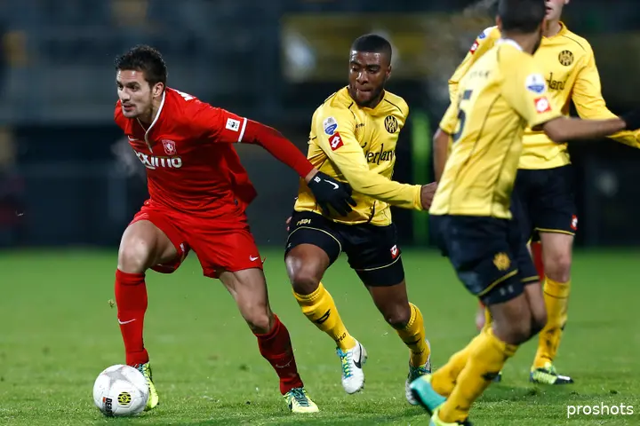 Op 9 november 2013 speelt Roly Bonevacia met Roda JC tegen huidig Ajax-aanvoerder Dusan&nbsp;Tadić, die destijds uitkwam voor FC Twente.&nbsp;