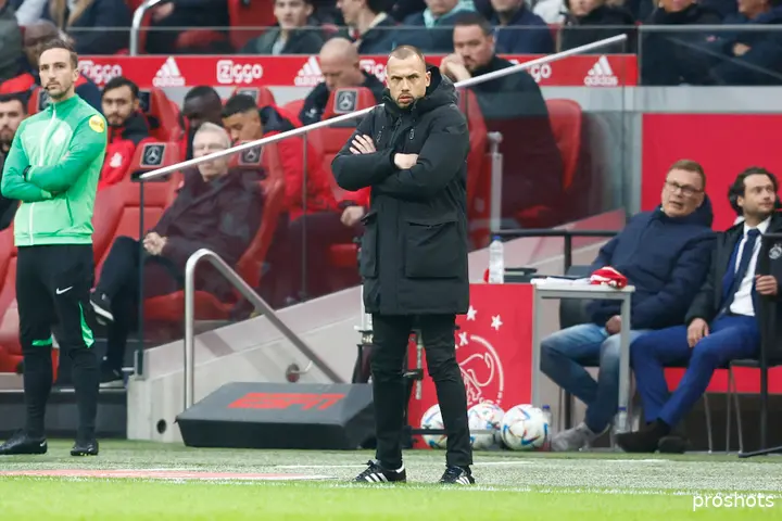 Heitinga werd in januari 2023 aangesteld als interim-trainer van Ajax. Na afloop van het seizoen bleek dat Ajax niet verder wilde gaan met de oud-speler van de club.&nbsp;